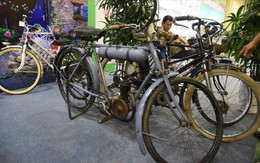 Xem những chiếc xe đạp cổ giá đắt ngang ô tô đang được trưng bày tại Hà Nội