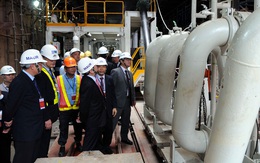 Chủ tịch UBND TP HCM xem robot đào hầm metro