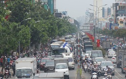 Cưỡng chế 50 ki ốt quanh sân bay Tân Sơn Nhất, giao thông rối loạn
