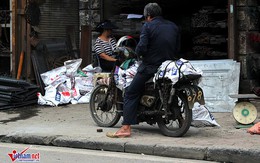 Hết sợ 'khai tử', xe máy nát vèo vèo giữa phố HN