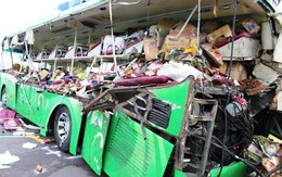 Hiện trường xe khách biến dạng, 5 người chết ở Bình Định