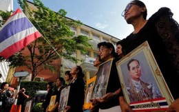 Một năm ngày mất Quốc vương Bhumibol Adulyadej: Những hình ảnh nỗi đau mất mát mà người dân Thái Lan không bao giờ quên