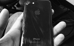 Ế ẩm, các đại lý đồng loạt giảm giá mạnh iPhone 7 đen bóng trước thềm iPhone 8 ra mắt