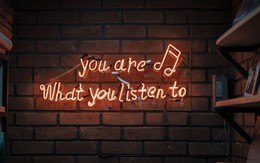 Âm nhạc có giúp chúng ta tăng cường hiệu suất công việc không? Nếu có thì phải nghe nhạc gì? Nghe ở đâu?