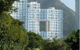 Bí ẩn đằng sau những tòa cao ốc có lỗ thủng ở giữa tại Hồng Kông