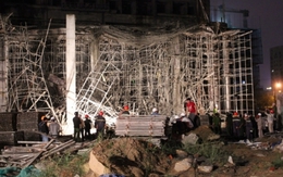 Sập giàn giáo công trình cao ốc 33 tầng, 4 người bị thương
