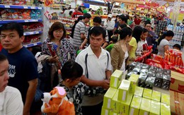 Người dân nhộn nhịp mua sắm hàng Tết