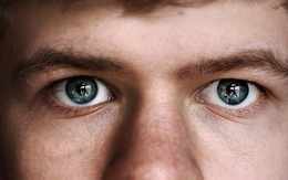7 hành động tồi tệ nhất bạn vẫn thường làm sẽ gây tổn hại không nhẹ tới đôi mắt