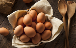 Các bác sỹ - chuyên gia sẽ giải đáp chuẩn xác câu hỏi: "Ăn 2 quả trứng gà/ngày sẽ cực tốt cho cơ thể?"