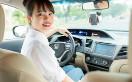 Hiệp hội Taxi Hà Nội kiến nghị dán tem lên xe Uber, Grab