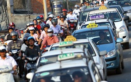 Gặp khó vì Uber, Grab, Taxi truyền thống lại than về đề xuất mới của Hà Nội