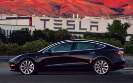 Lộ diện hình ảnh thực tế đầu tiên của Tesla Model 3