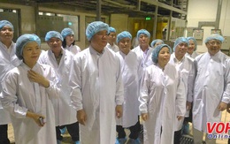 Bí thư Thành ủy Đinh La Thăng thăm Nhà máy sữa Việt Nam