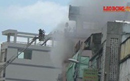 Cháy dữ dội cửa hàng đồ chơi ngay cạnh chợ hóa chất lớn nhất Sài Gòn