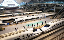 Trung Quốc đã biến hệ thống đường sắt quá tải, cũ kĩ thành siêu cường đường sắt cao tốc ra sao?