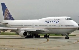 Hứng bão dư luận trên toàn cầu, cổ phiếu United Airlines lao dốc mạnh