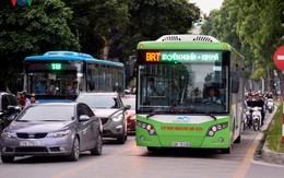 Giờ cao điểm, BRT Hà Nội không đến mức... quá tải