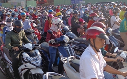 Đề xuất cấm xe máy chạy trên đường