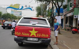 Người dân Tây Đô kéo ra bờ kè sông Hậu cổ vũ U23 Việt Nam
