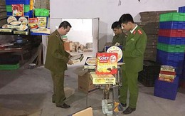 Thu giữ 4.000 hộp bánh kẹo nhái "mác" ngoại ở Hà Nội