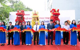 Vietbank dành hàng trăm quà tặng khách hàng nhân dịp khai trương trụ sở mới Phòng giao dịch Lê Hồng Phong