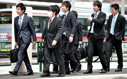 Người Nhật vừa tạo ra một dạng học viện kinh doanh mới, chuyên tái đào tạo những salarymen (người làm công ăn lương "suốt đời") đi tìm công việc khác