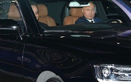 Tổng thống Putin đích thân cầm lái "Rolls-Royce của nước Nga" chở khách quý thăm thú đường đua F1