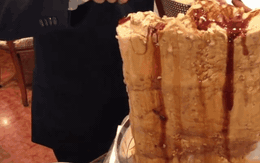Nhà hàng ở Pháp chơi "trội" khi phục vụ cả khối kem khổng lồ để thực khách tráng miệng