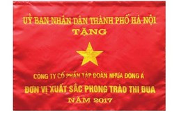 Tập đoàn Nhựa Đông Á vinh dự đón nhận Cờ thi đua toàn diện của UBND Thành phố Hà Nội năm 2017