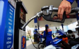 Giá xăng dầu tiếp tục giảm gần 1.000 đồng/lít từ 15h chiều nay