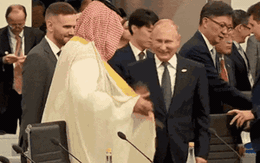 G20 khai mạc, Tổng thống Putin đập tay Thái tử Ả rập một cách thân thiện