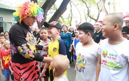 Giáng sinh đến sớm với các bệnh nhi tại Bệnh viện Ung Bướu TP HCM