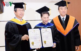 Chủ tịch Quốc hội nhận bằng tiến sĩ danh dự chính trị học của Hàn Quốc