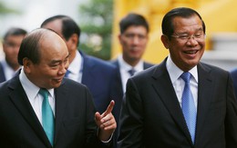 Cận cảnh Thủ tướng Nguyễn Xuân Phúc đón Thủ tướng Hun Sen