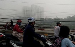 Sài Gòn sương mù kéo dài bất thường, mưa cũng hiếm thấy