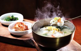 Vì sao vào dịp năm mới người Hàn Quốc đều ăn canh bánh gạo Tteok kuk?