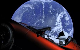 Elon Musk vừa tiến hành vụ thử tên lửa "vô tiền khoáng hậu", mang xe điện vào vũ trụ