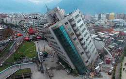 Hình ảnh kinh hoàng về tòa chung cư bị quật ngã vì động đất ở Đài Loan, nơi hàng chục người mắc kẹt