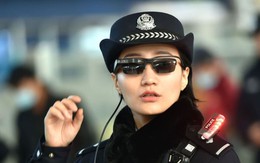 Cảnh sát Trung Quốc đeo kính nhận diện khuôn mặt như phim viễn tưởng để đảm bảo an ninh cho cuộc di dân thường niên lớn nhất hành tinh