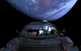 Chiếc xe điện màu đỏ của Elon Musk bay vào vũ trụ: Hàn gắn nước Mỹ đang chia rẽ