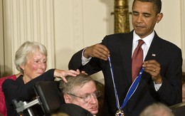 Cuộc đời phi thường qua ảnh của cố Giáo sư Stephen Hawking: Biểu tượng của lòng dũng cảm và là nguồn cảm hứng bất tận để bạn vượt qua mọi khó khăn