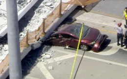 Mỹ: Cầu sập xuống đường quốc lộ, nhiều phương tiện bị vùi dưới bê tông