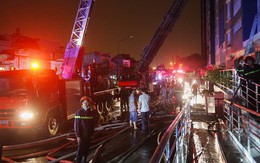 Cận cảnh hiện trường tan hoang sau vụ cháy chung cư Carina Plaza khiến 13 người chết