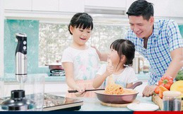 4 bài học tuyệt vời cha mẹ hãy dạy con ngay từ phòng bếp