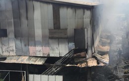 Hiện trường tan hoang vụ cháy chợ Quang ở Hà Nội