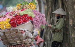 8/3 của những người phụ nữ không bao giờ thiếu hoa: “Mình thích thì mang hoa về tự cắm, chẳng cần chờ ai tặng cả!”