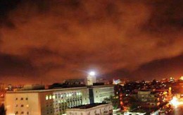 Video không quân Syria bắn hạ tên lửa tấn công Damascus đêm 16/4