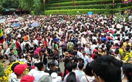 Clip: Biển người đổ về Đền Hùng dù chưa chính hội 10/3, nhiều du khách đợi 2 tiếng chưa lên được tới đền