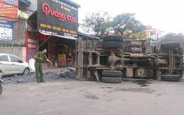 Vụ tài xế đánh lái cứu người: "Đáng khen ngợi nhưng vẫn phải bồi thường"