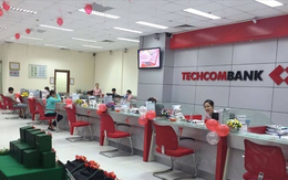 Loạt giao dịch cổ phiếu khổng lồ của người nhà lãnh đạo Techcombank trước ngày chốt danh sách cổ đông để lên sàn